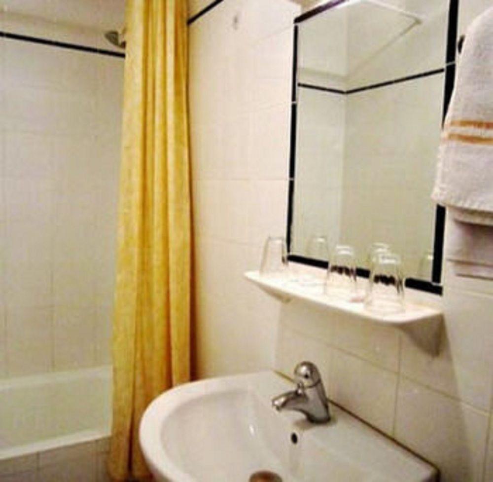 Hipotel Paris Voltaire Bastille Bagian luar foto